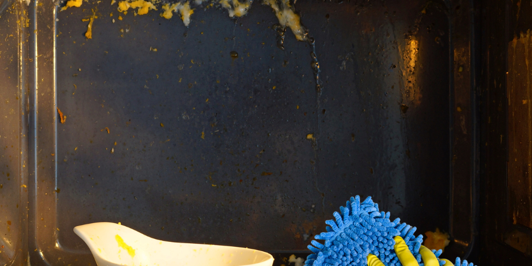 How To Clean Your Microwave From Stubborn Stains: Step By Step
